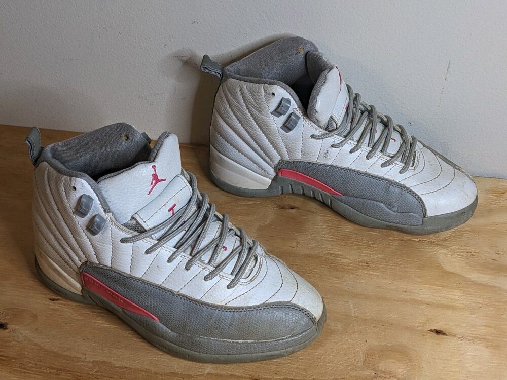 Nike Air Jordan 12 Retro Wolf Grey Vivid Pink Size 6.5Y Youth 510815-029 GS